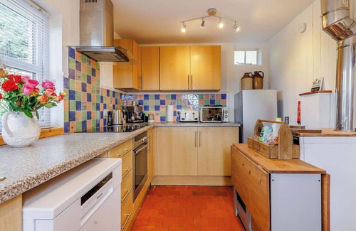Pontesbury Cottage | Perfectly Located Retreat: Explore Peaceful Surroundings