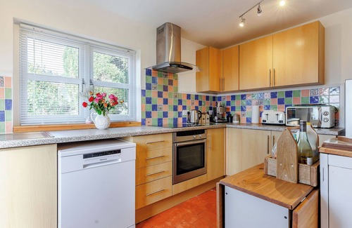 Pontesbury Cottage | Perfectly Located Retreat: Explore Peaceful Surroundings
