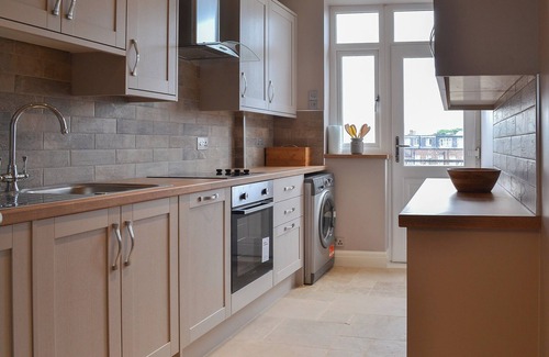 South Cliff Cottage | Top-Rated 2 Bedroom Oceanfront Accommodation in Scarborough