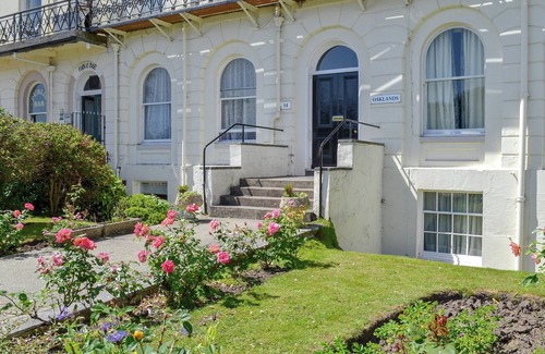 South Cliff Cottage | Top-Rated 2 Bedroom Oceanfront Accommodation in Scarborough