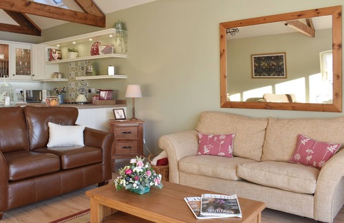 Stockton-on-Tees Cottage | Perfect 2 Bedroom Stay in Sedgefield with Lake Views