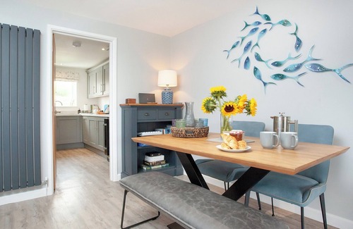 Egloshayle Cottage | Cozy 2-Bedroom Retreat in Wadebridge with Ocean Views