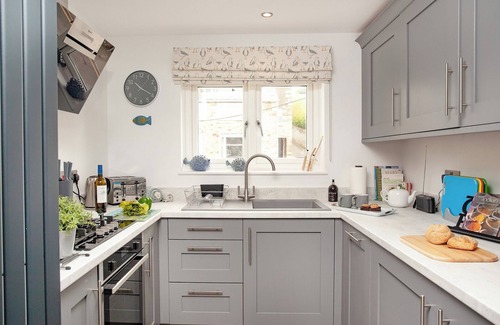 Egloshayle Cottage | Cozy 2-Bedroom Retreat in Wadebridge with Ocean Views