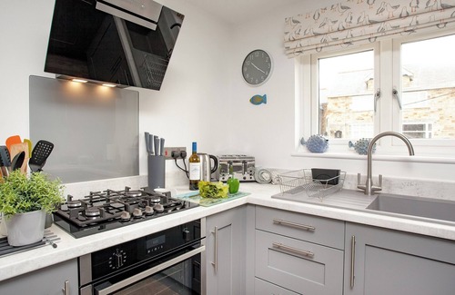 Egloshayle Cottage | Cozy 2-Bedroom Retreat in Wadebridge with Ocean Views