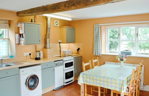 Whitminster Cottage | Pet-Friendly 2 Bedroom Retreat in Whitminster - Rated 9.8!