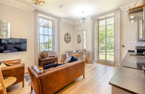 Arnside Cottage | Cozy 2-Bedroom Retreat in Arnside with Ocean Views