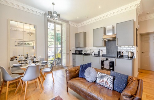 Arnside Cottage | Cozy 2-Bedroom Retreat in Arnside with Ocean Views