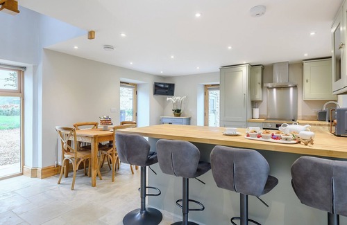 Caythorpe Cottage | Cozy 2-Bedroom Retreat in Frieston with Lake Views