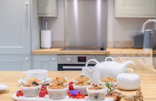 Caythorpe Cottage | Cozy 2-Bedroom Retreat in Frieston with Lake Views