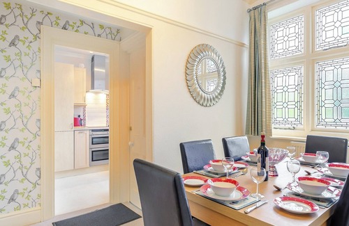 Eastbourne Cottage | Exceptional 2-Bedroom Stay with Ocean View in Eastbourne