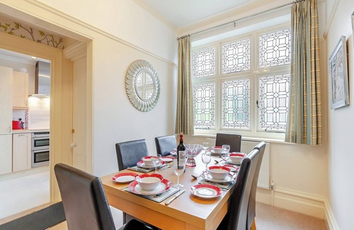 Eastbourne Cottage | Exceptional 2-Bedroom Stay with Ocean View in Eastbourne