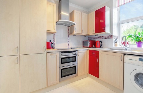 Eastbourne Cottage | Exceptional 2-Bedroom Stay with Ocean View in Eastbourne