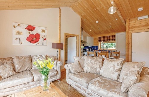 Welsh Frankton Ski Chalet | Comfortable 2 Bedroom Stay in Ellesmere with Spa Access