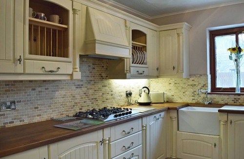 Markinch Cottage | Comfortable 2-Bedroom Stay in Markinch with Ocean View