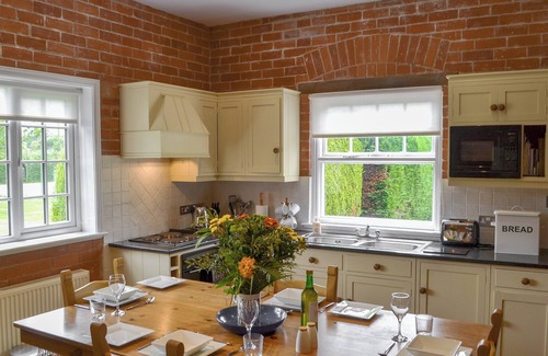 Eardisland Cottage | Family-Friendly 2 Bedroom Stay in Eardisland Near Leominster