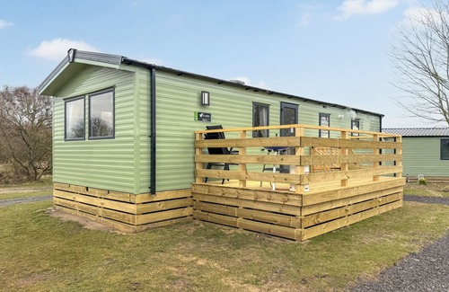 Castle Douglas House | Cozy Coastal Caravan with Ocean View and Breakfast Included