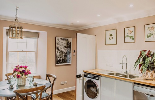 Portpatrick Cottage | Family-Friendly Hotel with Ocean & Lake Views for Relaxation