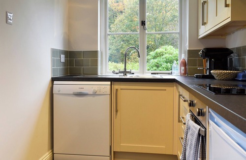 Haverthwaite Cottage | Comfortable 2-Bedroom Retreat in Low Wood, Near Ulverston