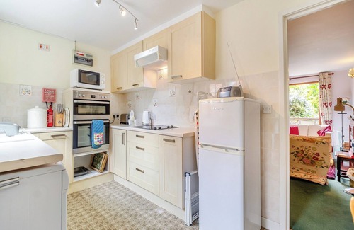 Woodbridge Cottage | Cozy 2-Bedroom Getaway in Woodbridge with Breakfast