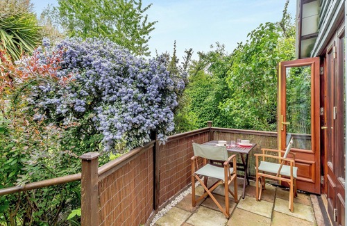 Woodbridge Cottage | Cozy 2-Bedroom Getaway in Woodbridge with Breakfast
