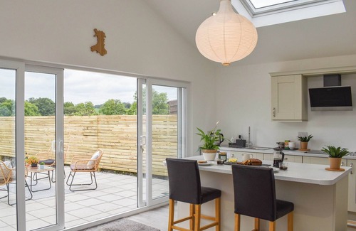 Rhyd-y-clafdy Cottage | Stylish Cottage in Abererch with Ocean Views & Pet-Friendly