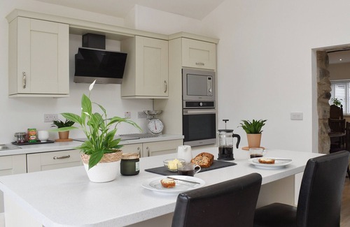 Rhyd-y-clafdy Cottage | Stylish Cottage in Abererch with Ocean Views & Pet-Friendly
