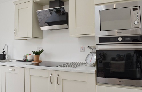 Rhyd-y-clafdy Cottage | Stylish Cottage in Abererch with Ocean Views & Pet-Friendly