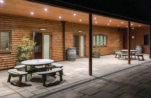 Ancaster Ski Chalet | 2 bedroom accommodation in Ancaster