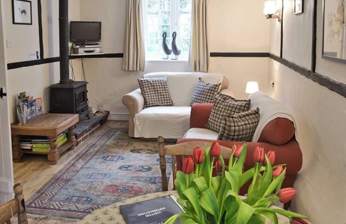 Beaumaris Cottage | Cozy 2 Bedroom Getaway in Penmon, Beaumaris with Ocean Views