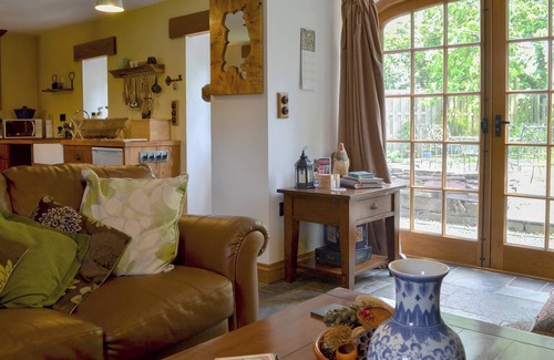 Bodorgan Cottage | Pet-Friendly 2 Bedroom Getaway with Ocean View in Bodorgan