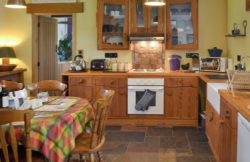 Bodorgan Cottage | Pet-Friendly 2 Bedroom Getaway with Ocean View in Bodorgan