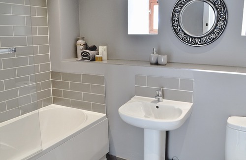 Forsbrook Cottage | Family-Friendly 2 Bedroom Retreat in Wetley Rocks
