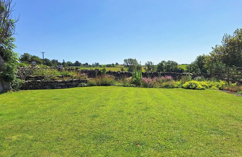 Ingleton Cottage | Cozy 2-Bedroom Retreat in Scenic Ingleton, Pet-Friendly