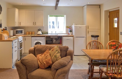 Ormskirk Cottage | Comfortable 2-Bedroom Stay in Burscough near Southport