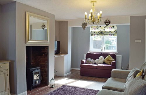 Pakefield Cottage | Cozy 2 Bedroom Retreat in Pakefield with Ocean Views
