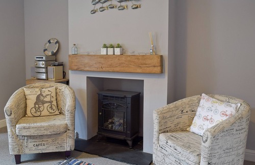 Lowestoft Cottage | Cozy 2-Bedroom Retreat in Pakefield with Ocean Views