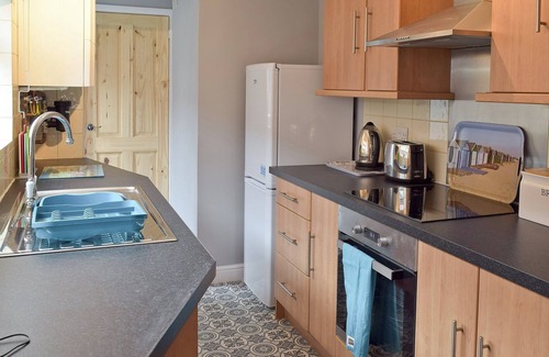Lowestoft Cottage | Cozy 2-Bedroom Retreat in Pakefield with Ocean Views