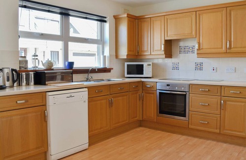 Johnshaven Cottage | Cozy 2-Bedroom Retreat in Johnshaven with Ocean Views