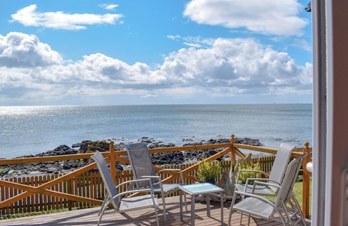 Johnshaven Cottage | Cozy 2-Bedroom Retreat in Johnshaven with Ocean Views
