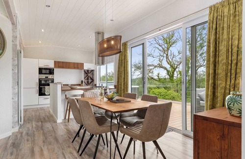 Narberth Ski Chalet | Comfortable 2 Bedroom Retreat in Narberth with Pool & Spa
