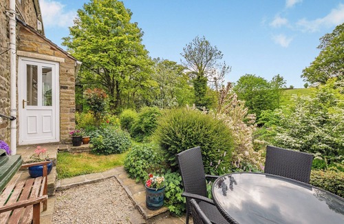 Laycock Cottage | Inviting 2 Bedroom Accommodation in Oakworth with Kitchen