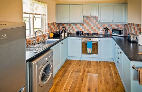 Palgrave Ski Chalet | Comfortable 2 Bedroom Retreat in Palgrave, Diss with Spa