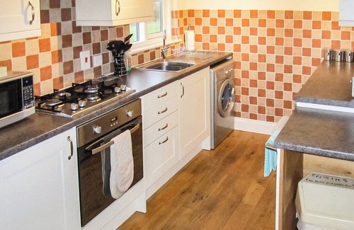 Palgrave Ski Chalet | Comfortable 2 Bedroom Retreat in Palgrave, Diss with Spa