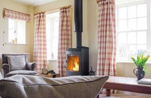 Pickering Cottage | Family-Friendly 2 Bedroom Stay in Pickering with Breakfast