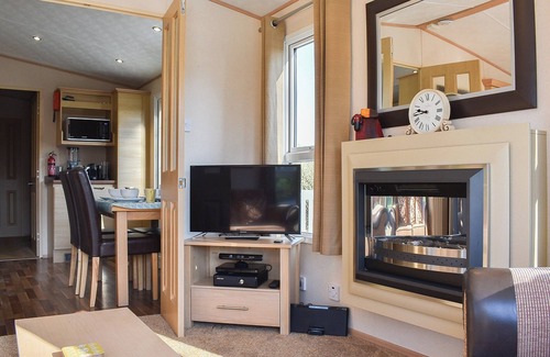Rhyd-y-clafdy Cottage | Inviting 2-Bedroom Accommodation with Oceanfront Views