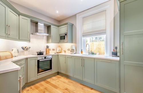 Richmond Cottage | Cozy Two-Bedroom Retreat in Richmond with Breakfast Offered