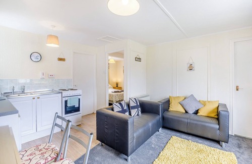 Anderby Creek Cottage | Spacious 2-Bedroom Retreat with Oceanfront Views in Mablethorpe