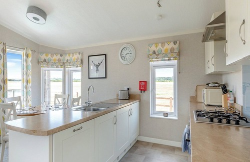 Somerton Ski Chalet | Modern Lodge with Spa and Hot Tub - Ideal for Relaxation
