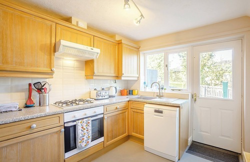 South Charlton Cottage | Cozy 2 Bedroom Retreat in Alnwick with Breakfast Included