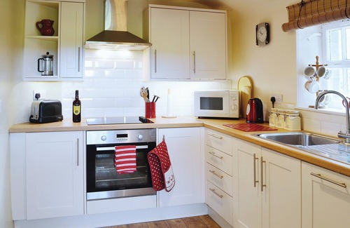 Brechin Cottage | Comfortable 2-Bedroom Stay in Edzell, Near Brechin